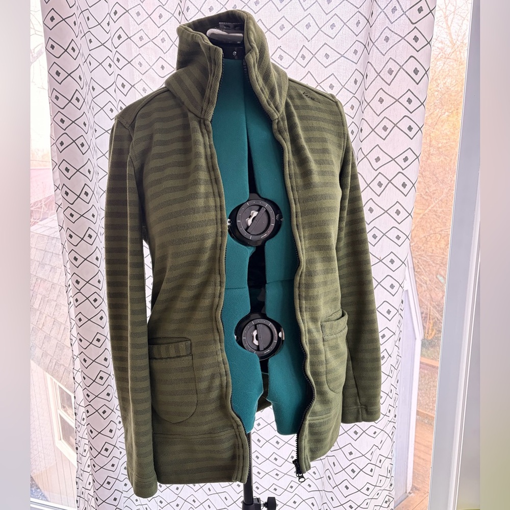 Kavu dark and light green striped zip down fleece size medium